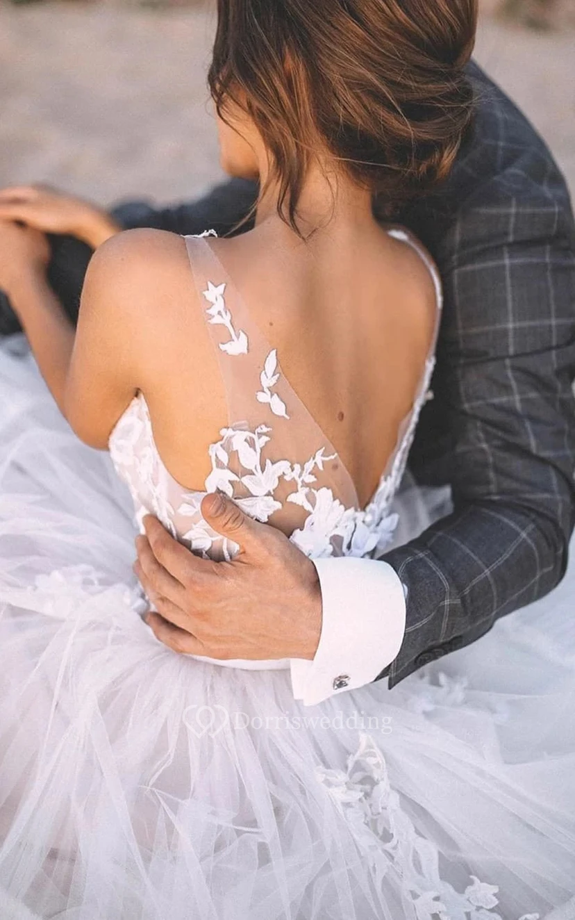 Vestido de novia sencillo de gala con escote en V, encaje y tul, largo hasta el suelo, sin mangas y con apliques. view 4