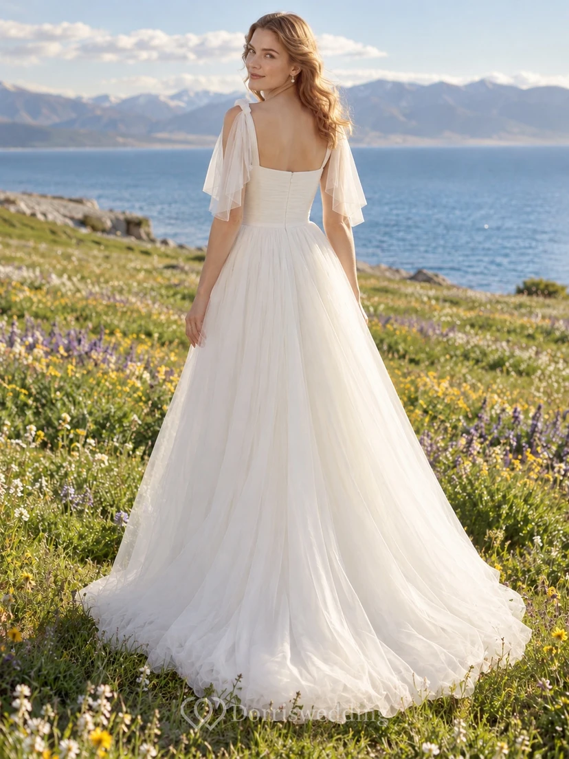 Vestido de novia sencillo de tul con escote cuadrado y mangas cortas con abertura view 2