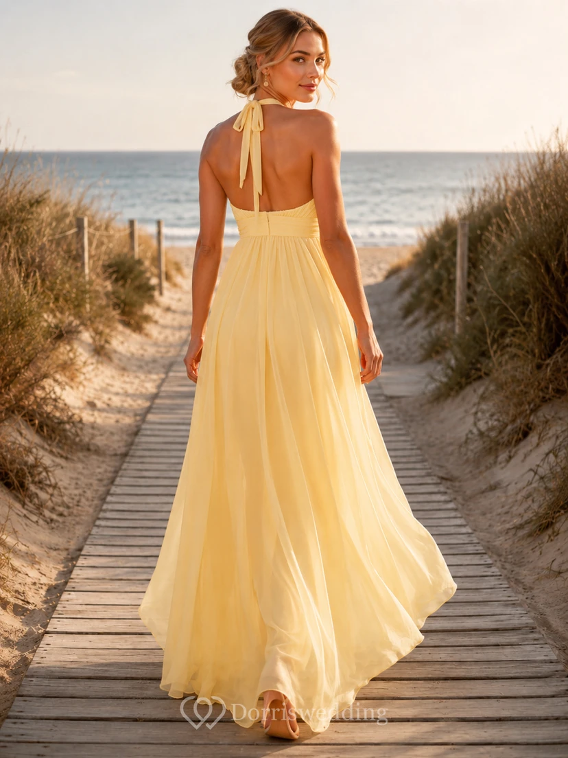 Vestido de novia de playa largo hasta el suelo, de gasa, color amarillo pálido, con cuello halter y escote en A. view 2