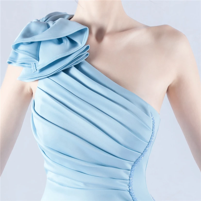 Robe de soirée ornée de perles et de diamants, avec épaulettes à motif feuille de lotus et col oblique, idéale pour la célébration de la réunion annuelle. view 53