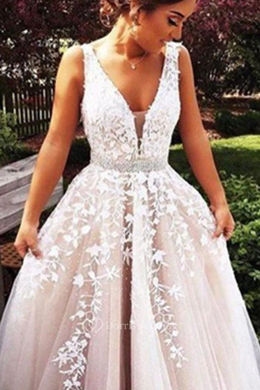 A-Linien-Ballkleid aus Spitze und Tüll, V-Ausschnitt, ärmellos, mit Reißverschluss und tiefem V-Ausschnitt am Rücken view 2