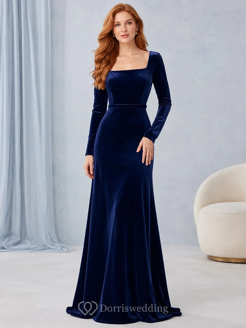 Dunkelblaues Samt-Abendkleid mit langen Ärmeln, eckigem Ausschnitt, Schleppe und Etui-Form