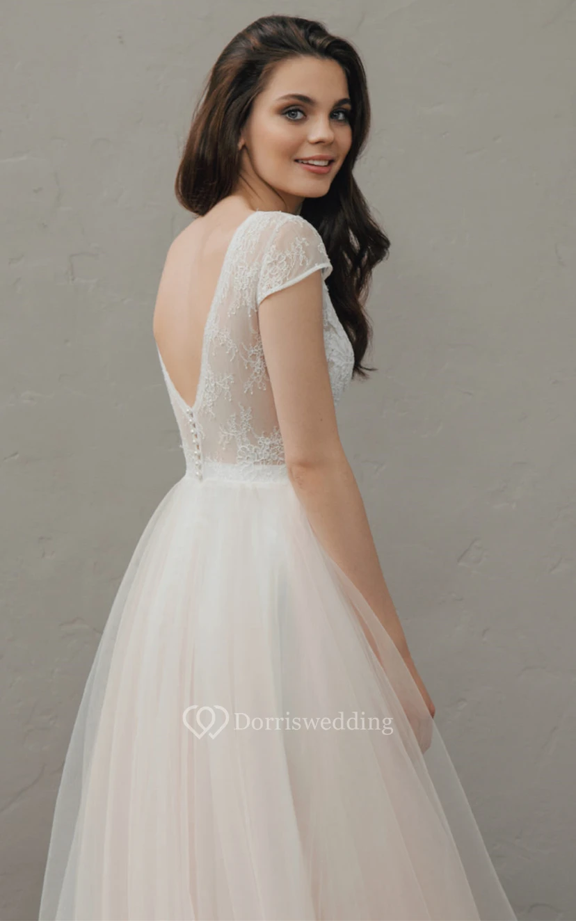 Robe de mariée simple et élégante en dentelle et tulle, coupe trapèze, col en V et fronces view 4