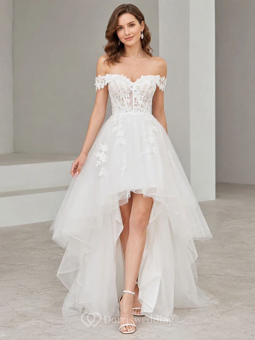 Robe de mariée de luxe en tulle, coupe trapèze asymétrique, épaules dénudées, manches courtes, effet cascade