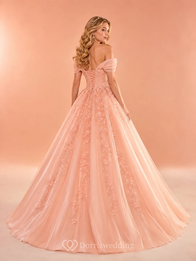 Robe de bal romantique de princesse pour quinceañera, épaules dénudées et décolleté cœur, en dentelle florale pastel corail, style studio. view 2