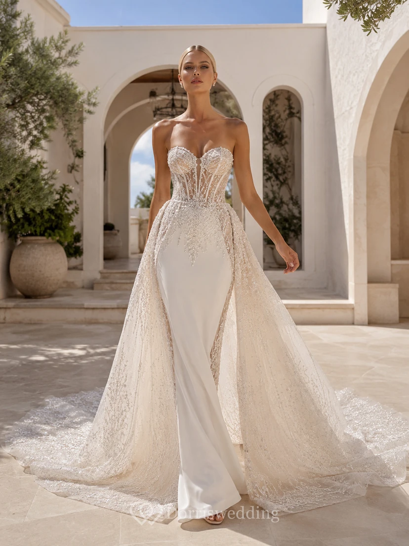 Robe de mariée champêtre élégante en dentelle et tulle, bustier cœur, coupe trapèze, traîne chapelle, ornée d'appliqués floraux