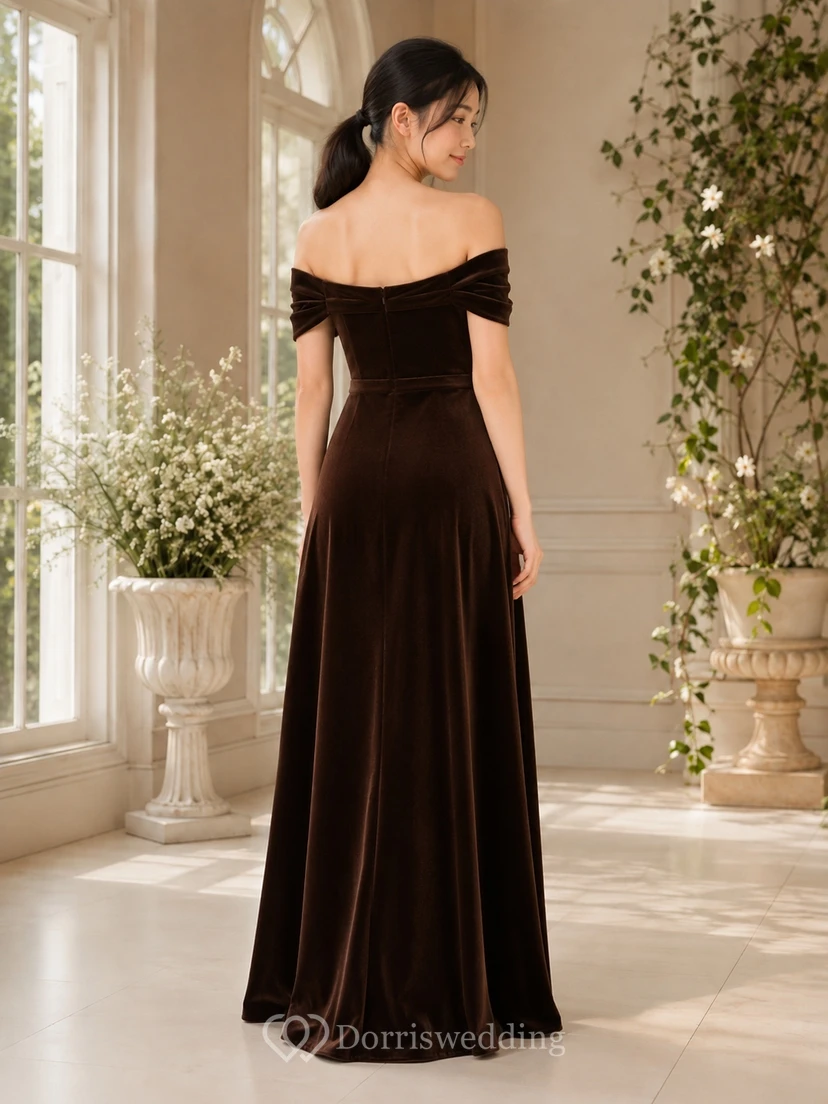 Schokoladenbraunes Brautjungfernkleid, A-Linie, schulterfrei, kurze Ärmel, Blütenblatt-Samtschleife, elegant view 2