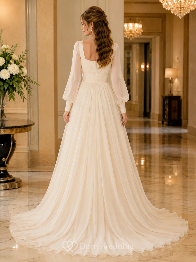 Robe de mariée en tulle à col carré et manches bouffantes, longueur au sol, col carré. view 2