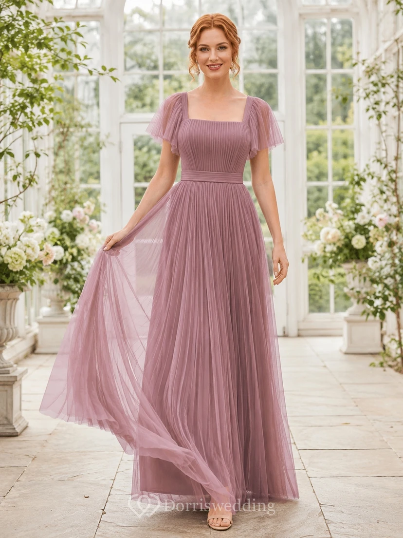 Mauvefarbenes, formelles Chiffonkleid in A-Linie mit eckigem Ausschnitt, kurzen Puffärmeln und Falten