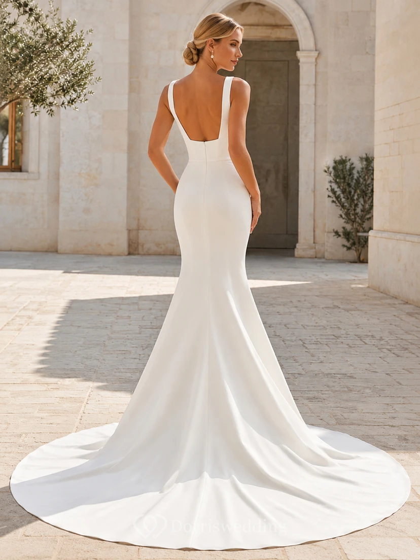 Robe de mariée sirène moderne en satin, col carré, sans manches, dos nu, décolleté en U. view 2