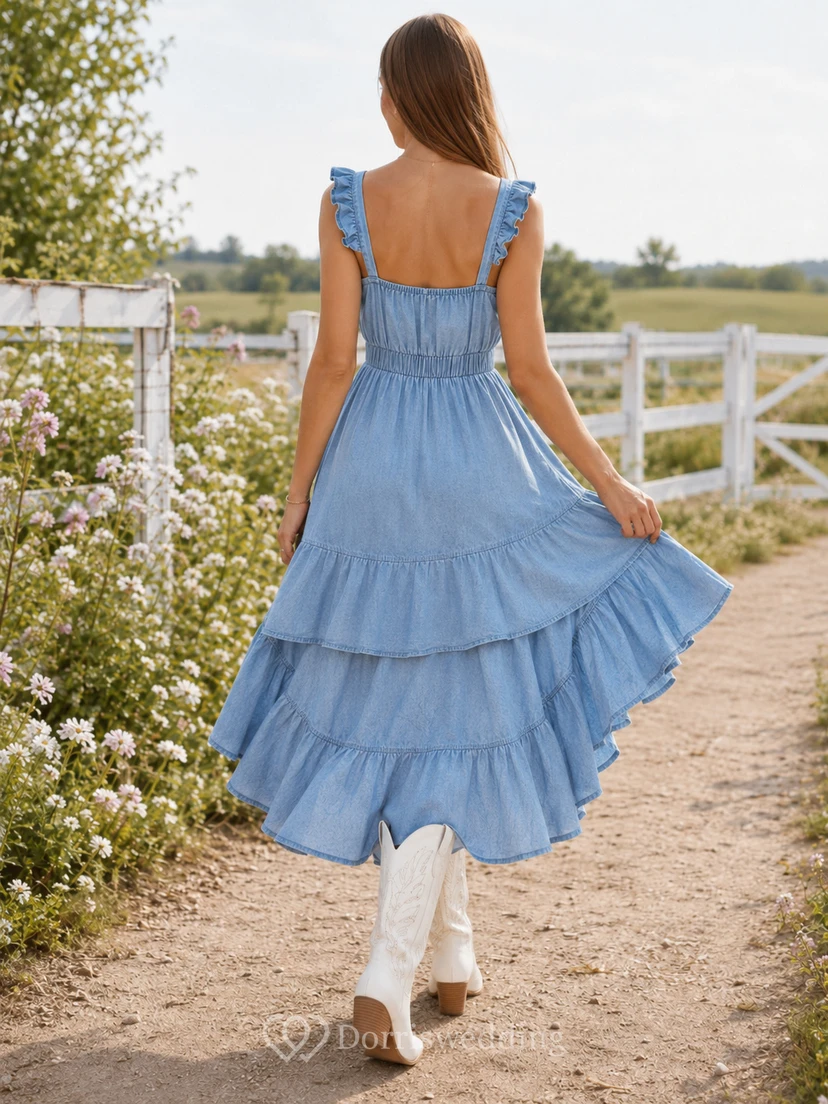 Vestido asimétrico de gasa azul cielo con escote corazón, tirantes finos y volantes, sin espalda, corte en A y bajo asimétrico. view 2