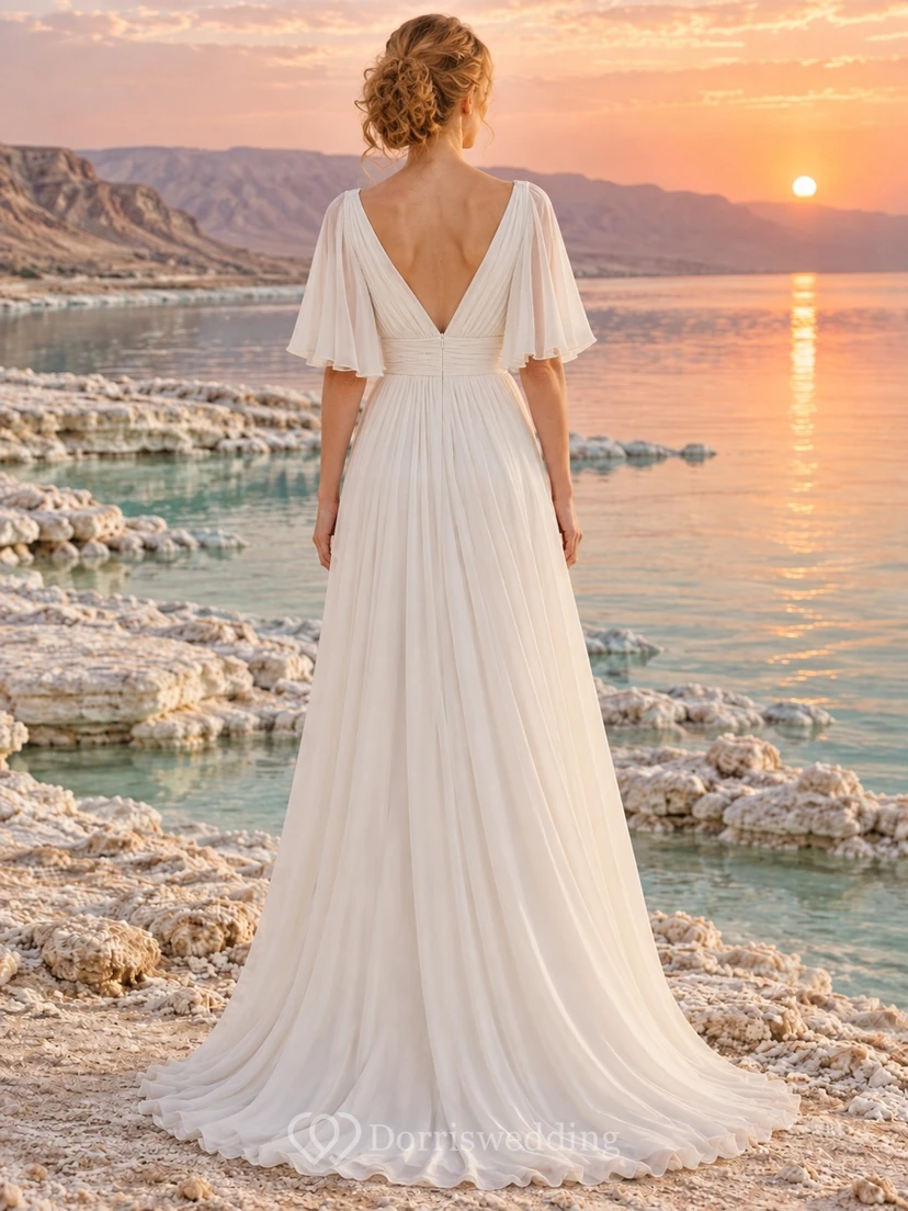 Vestido de novia sencillo de gasa con escote en V, mangas cortas, corte en A y corpiño fruncido view 2