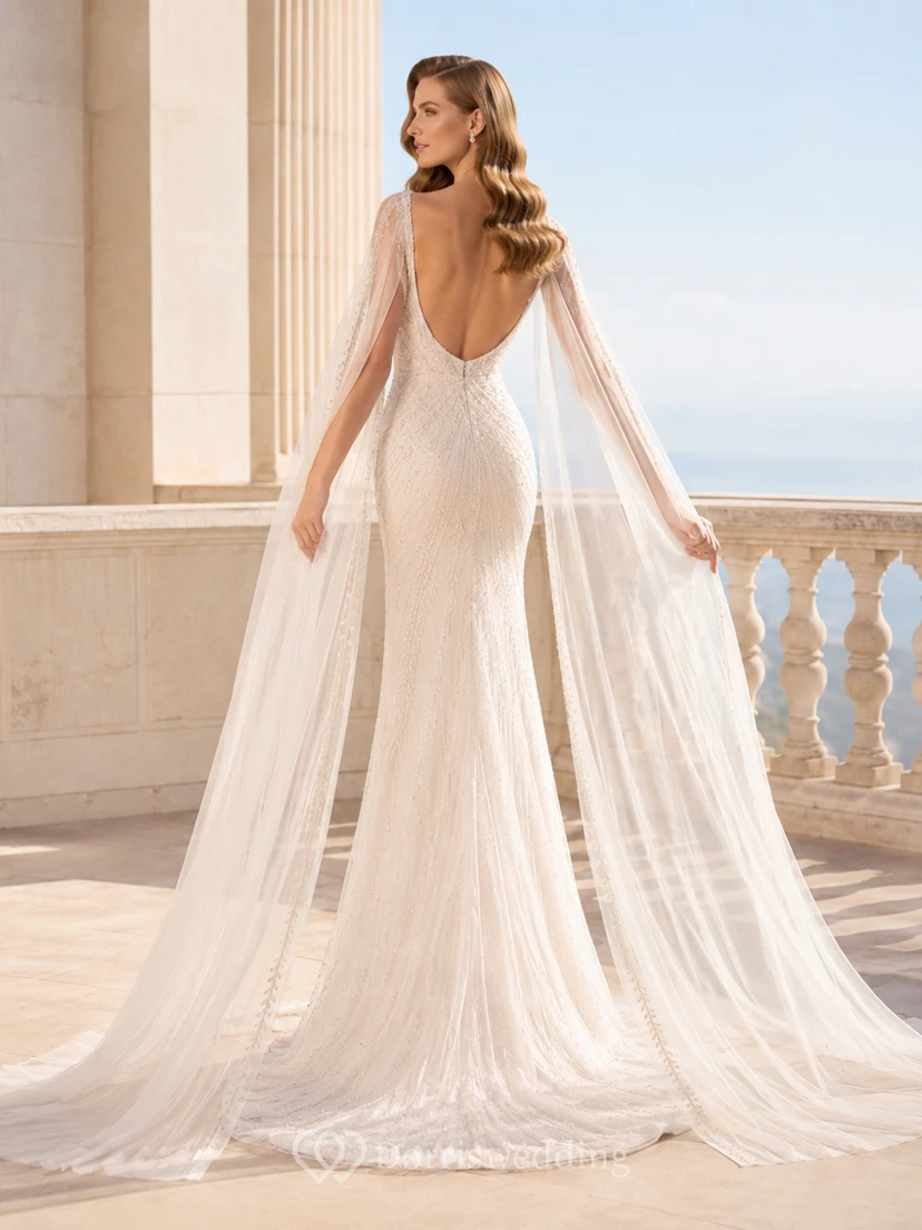 Robe de mariée fourreau en dentelle à col V, bretelles drapées, dos nu plongeant et traîne chapelle view 2