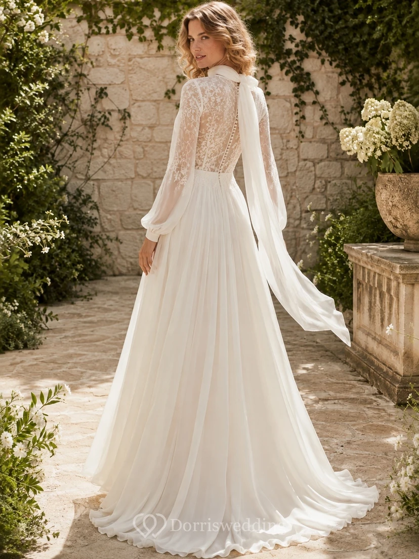 Vestido de novia clásico de encaje con falda acampanada, mangas largas y cola larga view 2