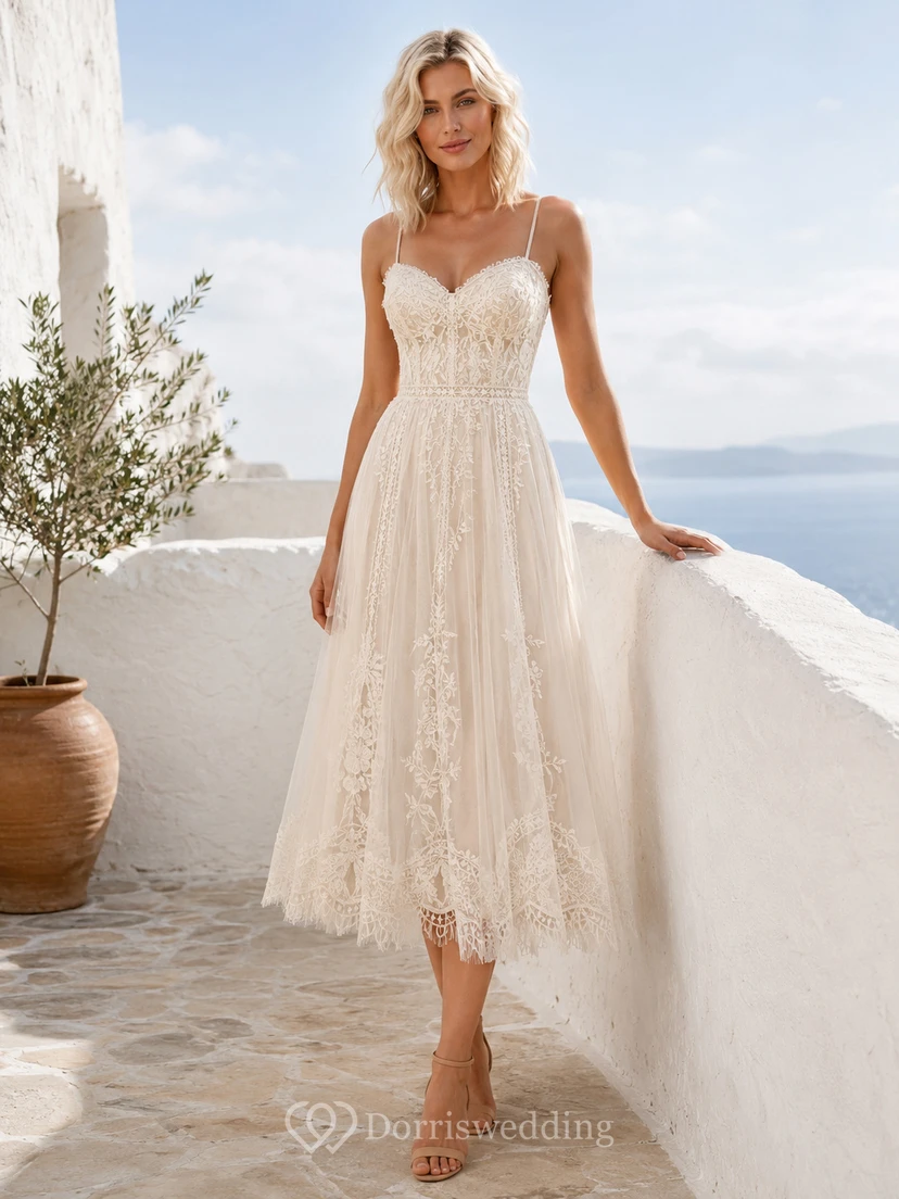 Robe de mariée bohème à bretelles spaghetti en dentelle, coupe trapèze, longueur thé, style bohème