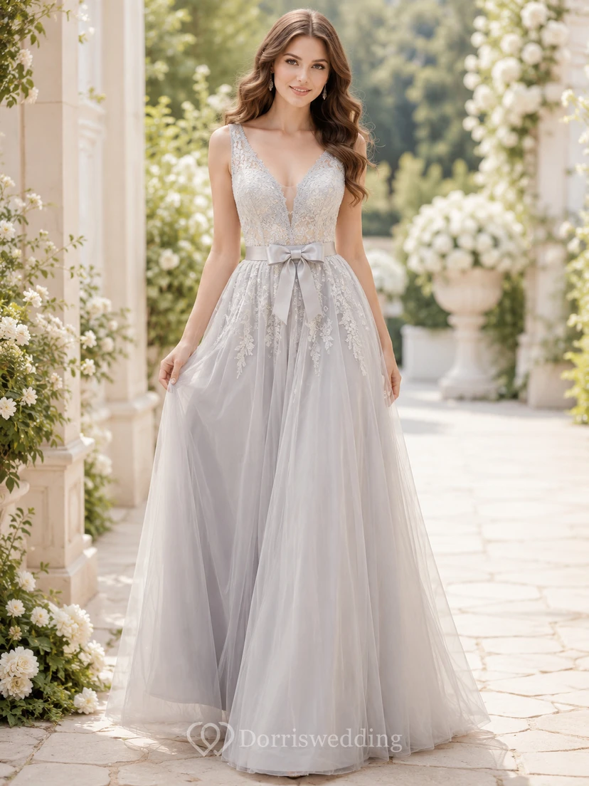 Robe de mariée gris argenté à bretelles rondes, dentelle et tulle, coupe trapèze, nœud, robe de mariée trapèze en dentelle et tulle, ornée d'un nœud.