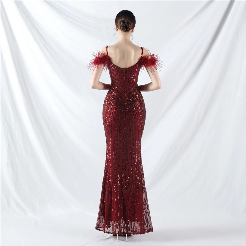 Robe de soirée haut de gamme ornée de perles florales et de plumes d'autruche. view 15