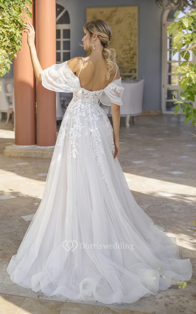 Vestido de novia de corte A con escote en V, mangas murciélago, cola larga, tul y encaje, apliques y abertura frontal. view 2