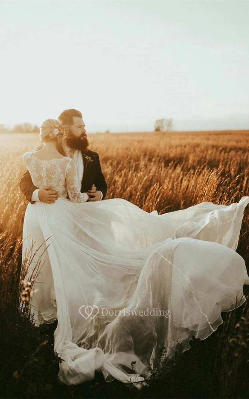 Schlichtes, ländlich anmutendes, langärmeliges Empire-Kleid aus Spitze und Tüll