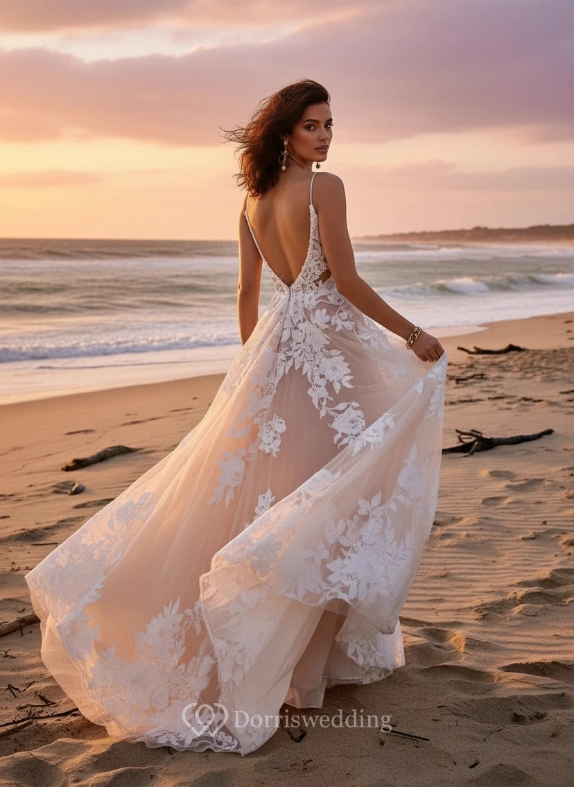 Robe de mariée de plage dos nu en dentelle ajourée avec application florale et jupe fluide view 2