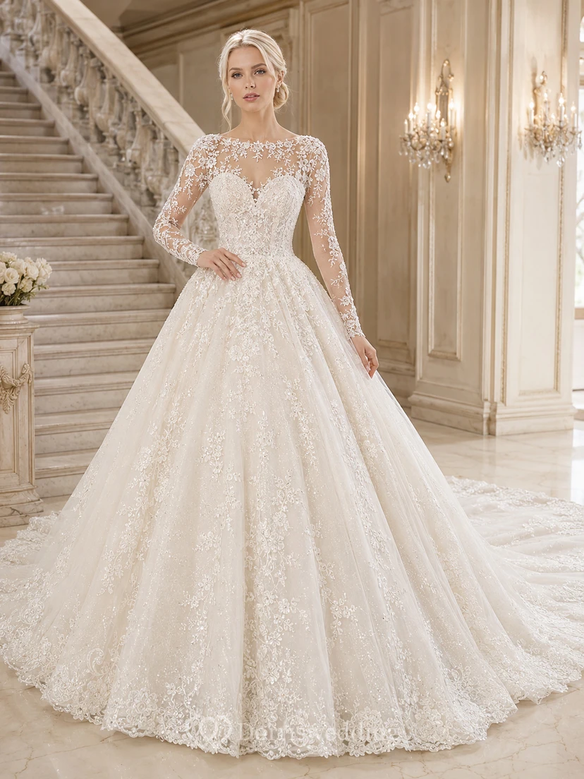 Robe de bal en dentelle épurée, col montant, manches longues, traîne cathédrale, applications florales, idéale pour une cérémonie de bal ou une réception de mariage.