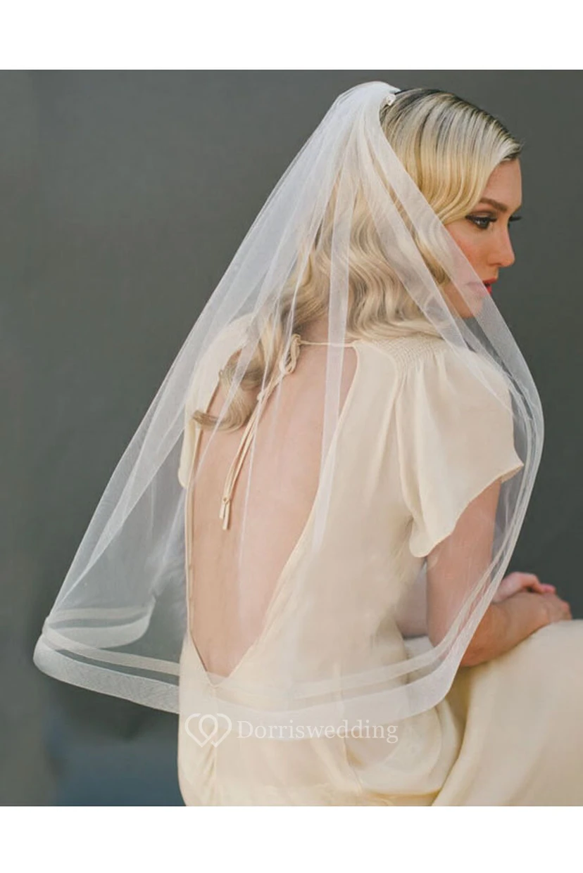 Retro Simple White Single Layer Wedding Veil view 3