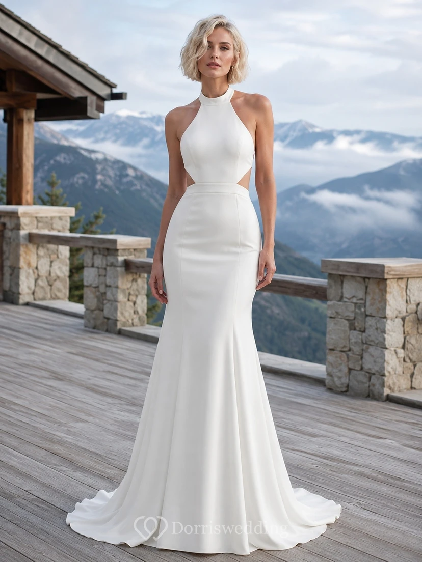 Vestido de novia sencillo de corte sirena con escote alto, espalda descubierta y cola larga, de satén, ideal para fugas románticas.