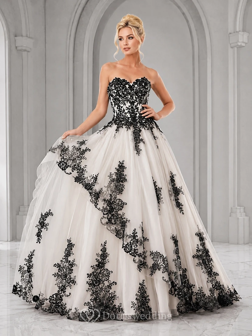Vestido de noche largo hasta el suelo, sin tirantes, de encaje blanco y tul, confeccionado a medida.