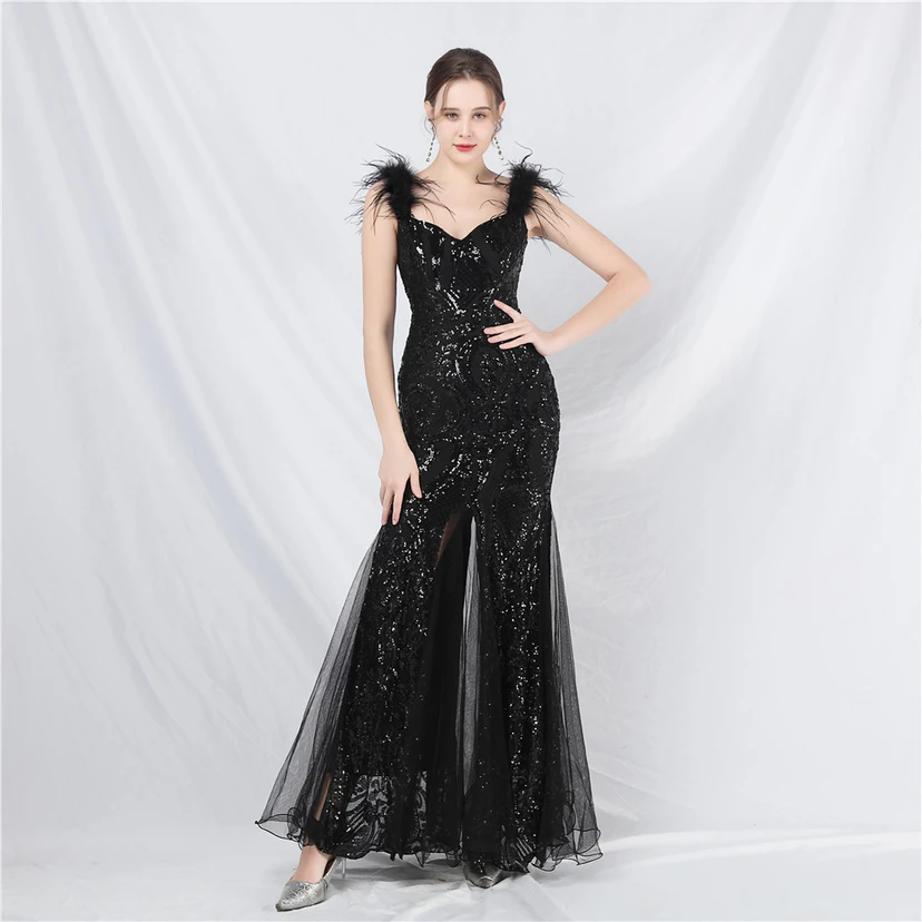 Robe longue haut de gamme en maille à sequins et plumes d'autruche. view 19