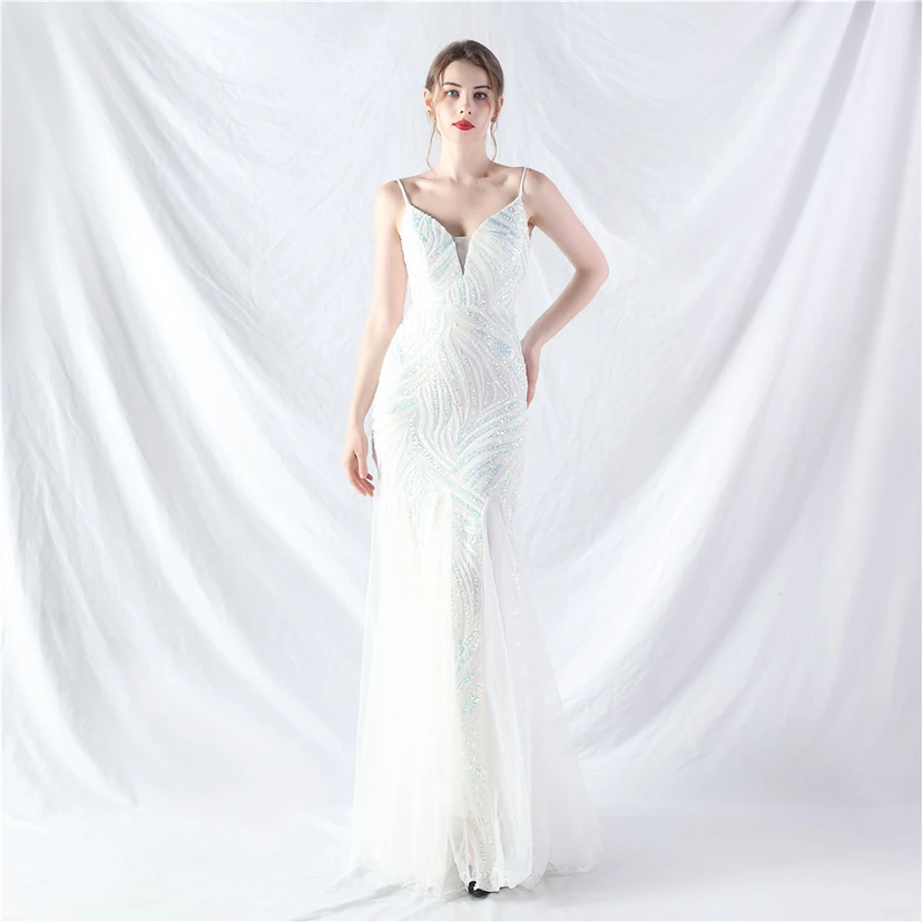 Paillettenbesetztes Abendkleid aus Netzstoff und Trägern view 38
