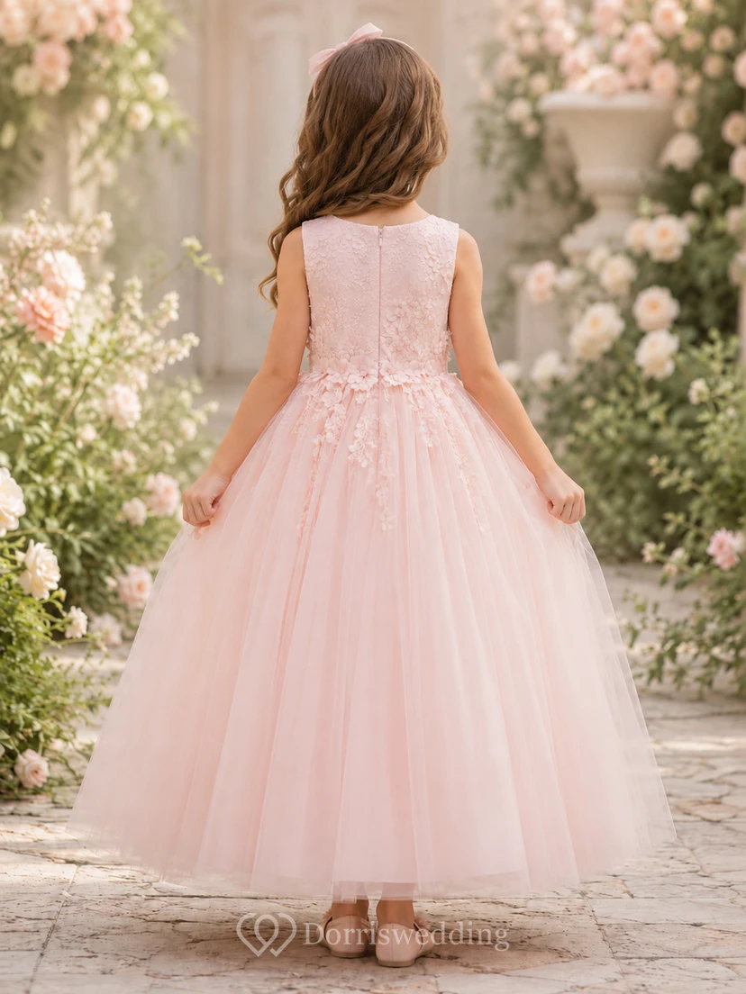 Robe de demoiselle d'honneur en dentelle rose poudré et tulle, coupe trapèze, col rond, longueur thé view 2