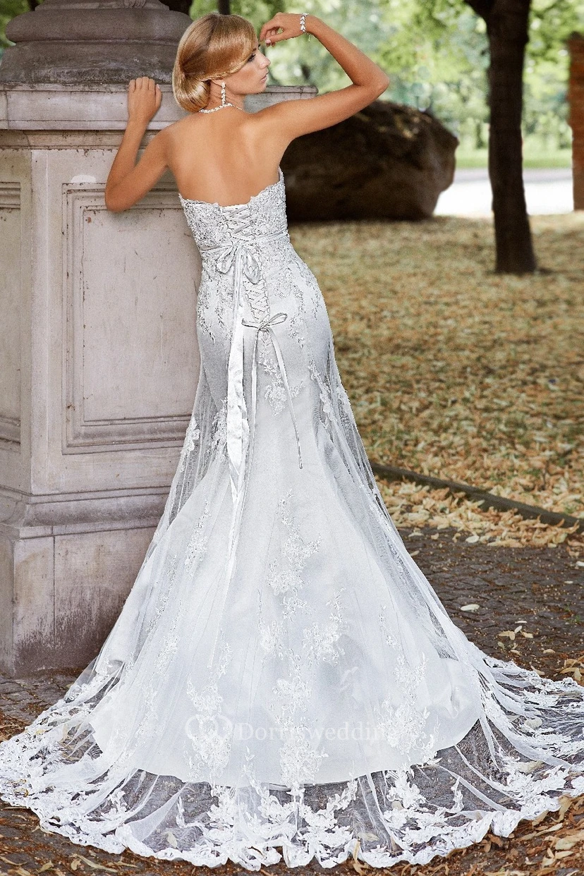 Sheath Long Sweetheart Appliqued Sleeveless Lace Wedding Dress With Beading And Bow view 2
