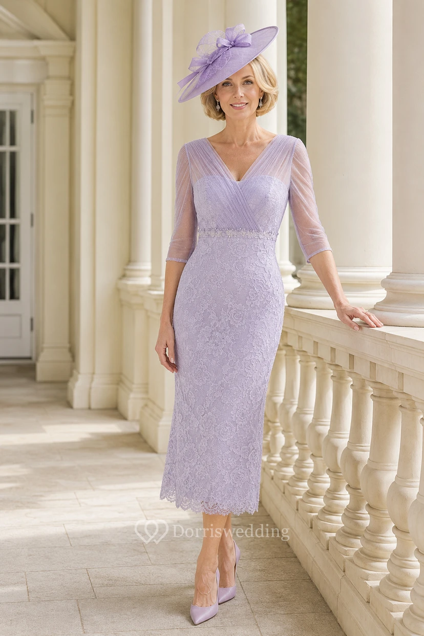 Robe de mariée lilas en dentelle, fourreau, manches 3/4, col en V, longueur genou