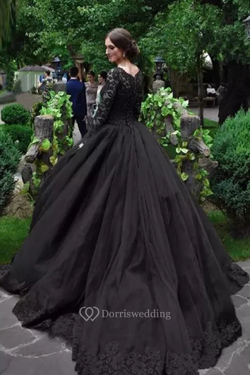 Vestido de novia de princesa estilo princesa, de encaje, tul, escote barco, manga larga, cola larga, con apliques y pliegues. view 2