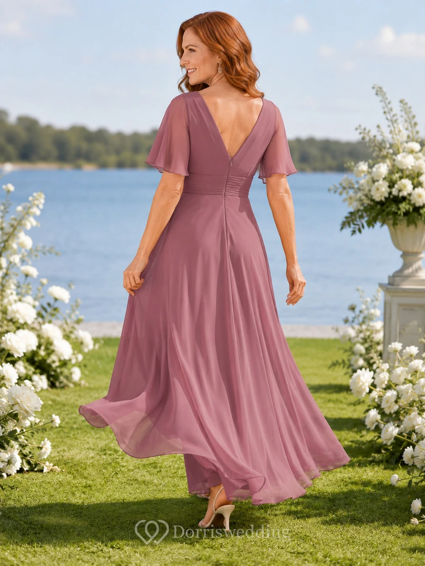 Altrosafarbenes, knöchellanges A-Linien-Chiffonkleid in romantischem Stil für die Mutter der Braut mit V-Ausschnitt, flatternden Ärmeln und seitlichem Kaskadensaum view 2