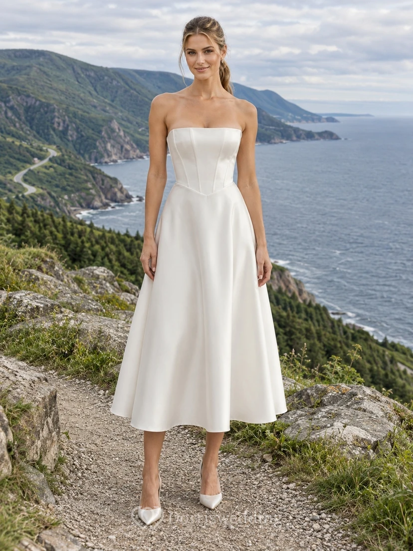 Sencillo vestido de novia palabra de honor hasta la rodilla con corsé de satén estructurado y falda en línea A.