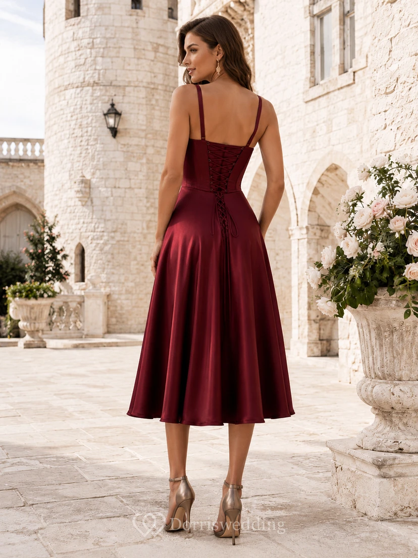Vestido midi de satén burdeos con escote cuadrado y corte en A para invitada. view 2