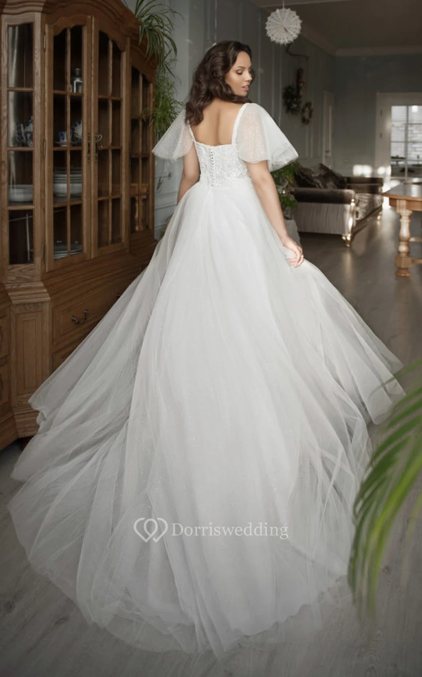 Robe de mariée princesse grande taille en tulle, coupe trapèze, manches courtes cloche, ornée de perles view 2