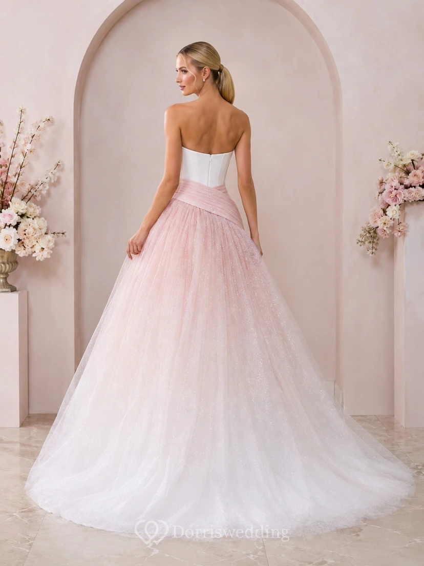 Schlichtes, bodenlanges, trägerloses Brautkleid aus Satin und Tüll in zartem Rosa view 2