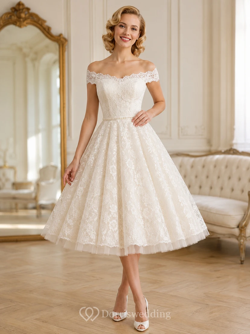 Vestido de novia vintage romántico de corte A, largo hasta la rodilla, con hombros descubiertos y encaje, de los años 50.