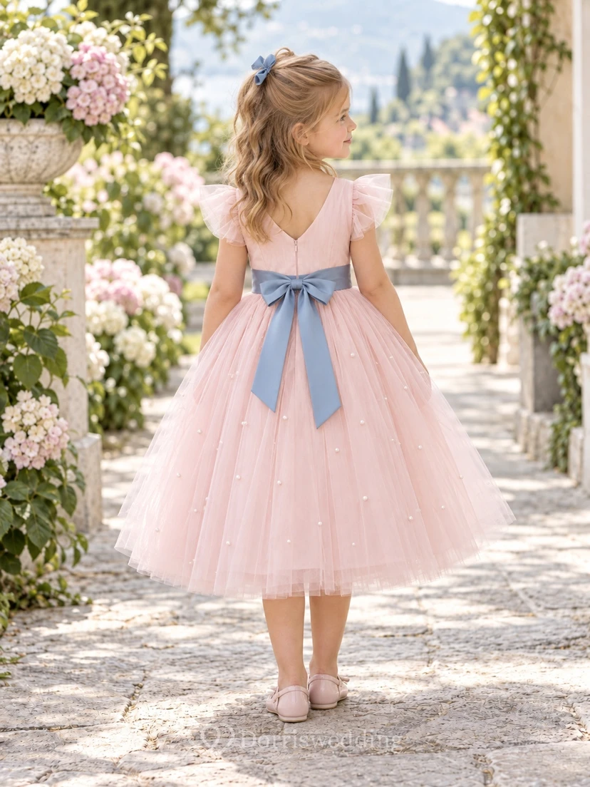 Robe de demoiselle d'honneur rose d'été, coupe trapèze, en tulle, manches papillon, ceinture bleue à pois, longueur thé view 2