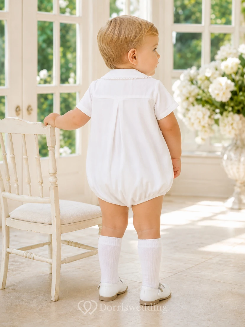 Grenouillère de baptême blanche en dentelle smockée à col Claudine pour bébé garçon view 2