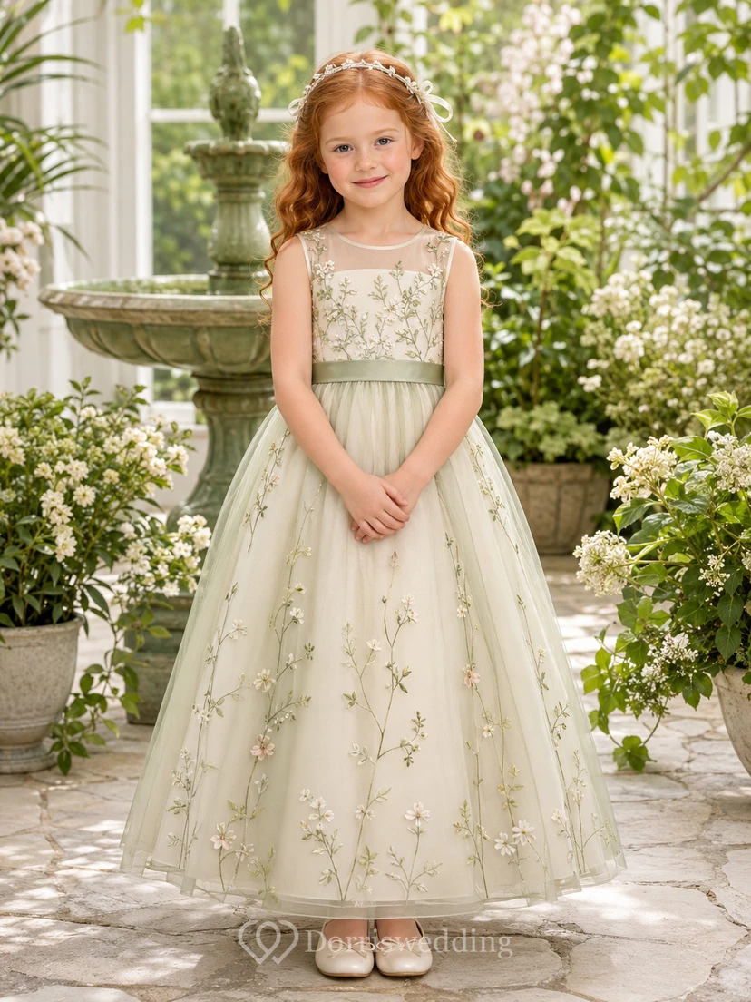 Vestido de niña de las flores color verde salvia, encaje y tul, corte en A, escote redondo, largo hasta el suelo.