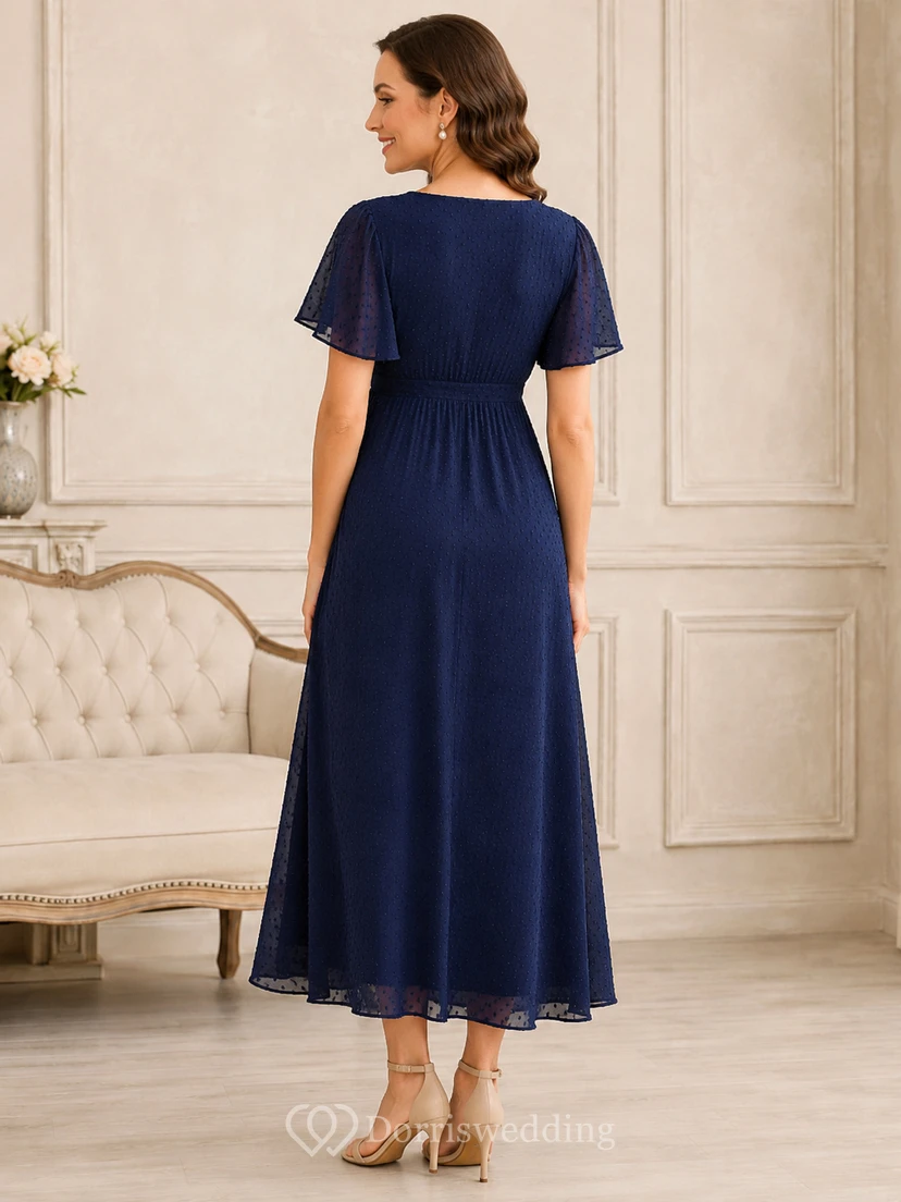 Robe de maternité bleu marine foncé à manches papillon, col en V, coupe trapèze et longueur midi, style vintage view 2