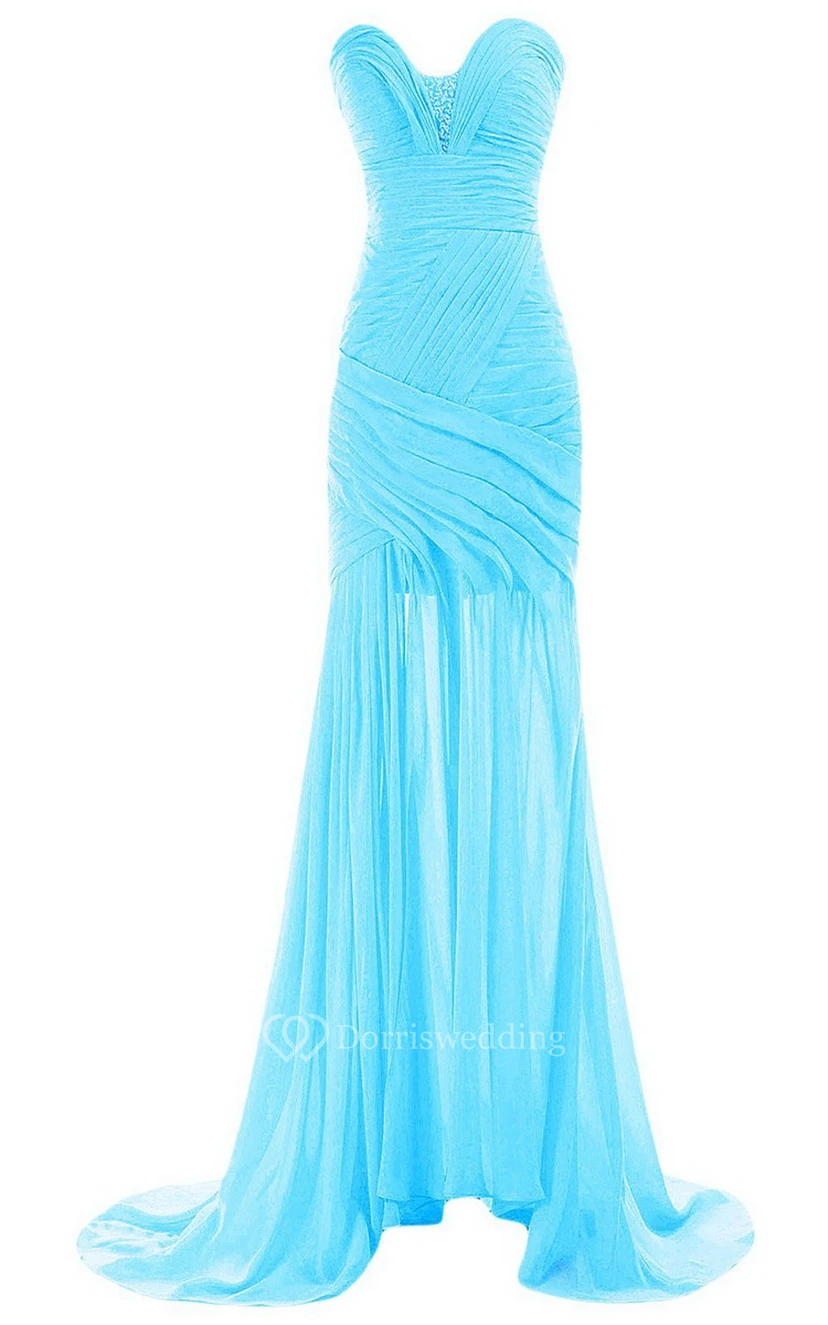 Vestido de novia con escote corazón, cola larga, fruncido y abalorios. view 22
