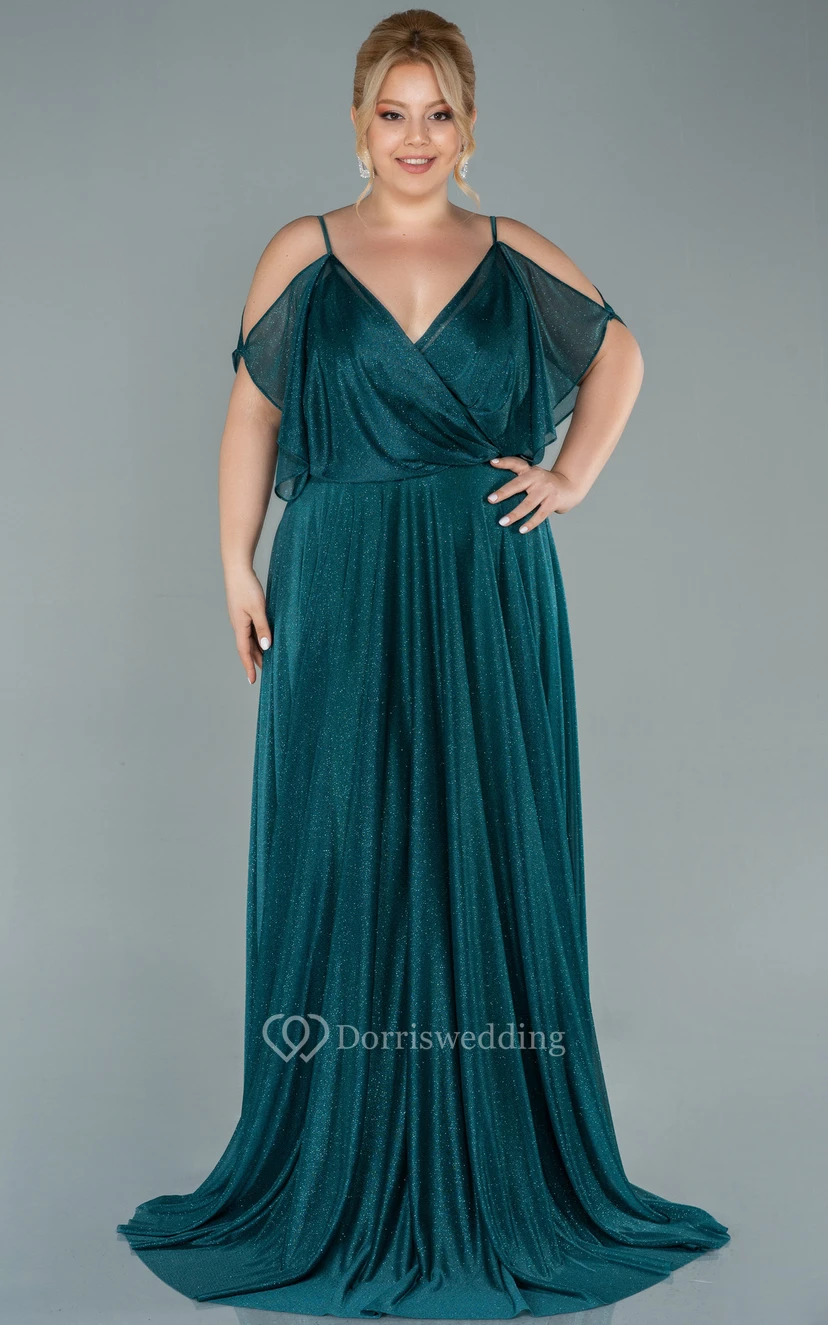 Robe de bal grande taille à sequins et bretelles spaghetti, plissée et décolletée en V, style empire, dos nu. view 9