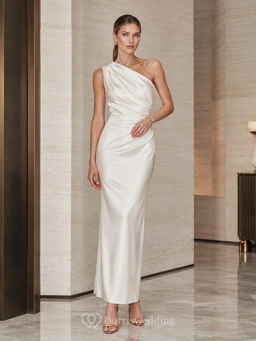 Vestido de novia sencillo y moderno, de satén, largo hasta el suelo, con un solo hombro y sin mangas, ideal para bodas civiles.