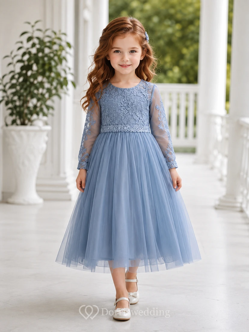 Blaues A-Linien-Kleid aus Tüllspitze für Blumenmädchen mit kurzen Ärmeln, V-Ausschnitt, wadenlangem Rock und Schleifendetail.