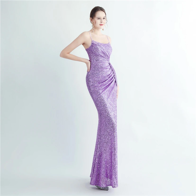 Robe de soirée longue à sequins haute densité, plissée, fendue sur le côté et à bretelles view 67