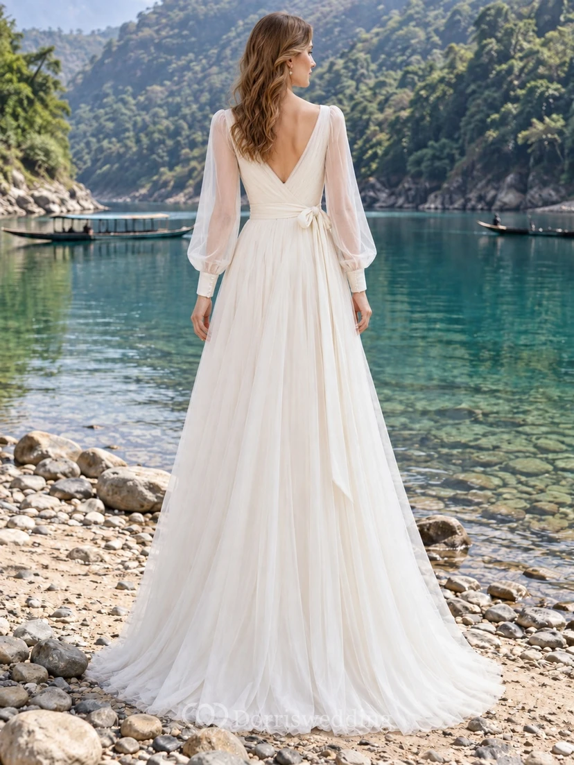 Schlichtes Brautkleid in A-Linie mit V-Ausschnitt, langen Ärmeln, gerafftem Tüll und Schärpe view 2